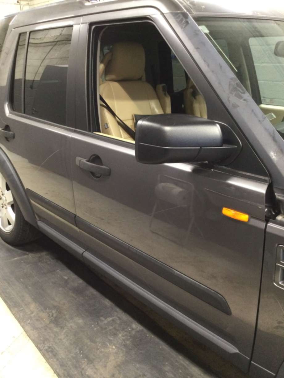 Dør høyre foran til Land Rover Discovery 2005-2009 (Type III)  (LAND-ROVER|)