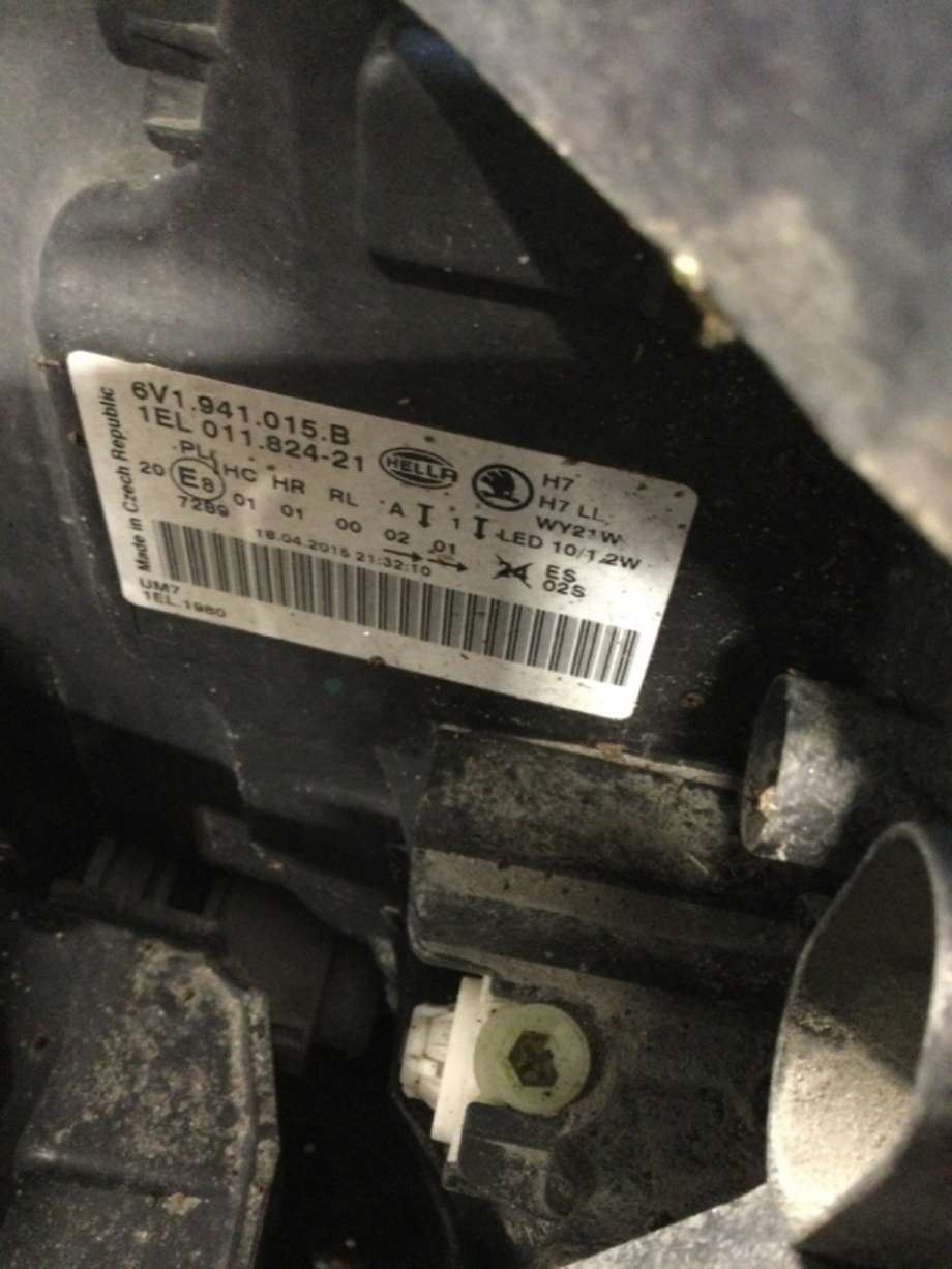 Frontlykt venstre halogen til Škoda Fabia 2014-2021 (Type III)  (SKODA||6V1.941.015.B)