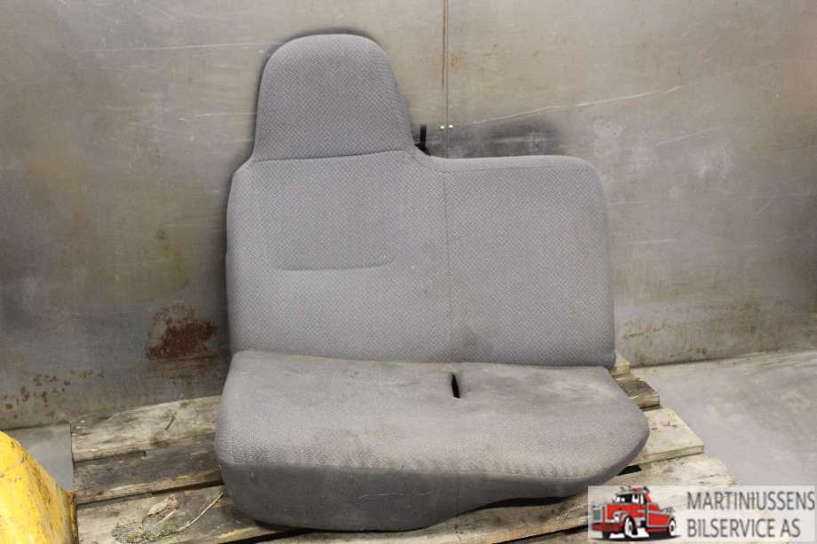Sete foran høyre til Toyota Dyna 100 1975-->>  (TOYOTA|)