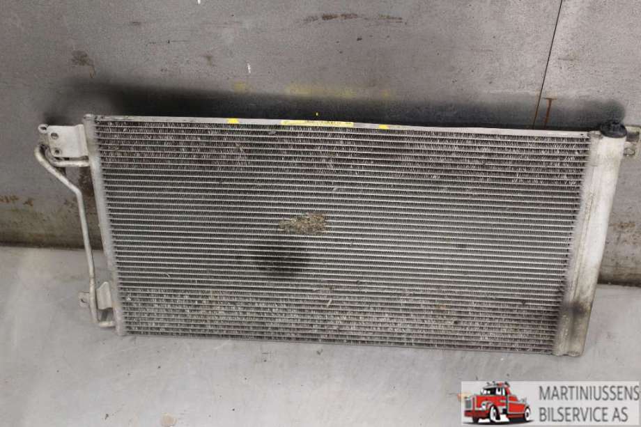 Aircondition radiator til VW Transporter / Caravelle 2003-2009 (Fase 1) (T5) (T5) (VOLKSWAGEN||7H0.820.411.E)