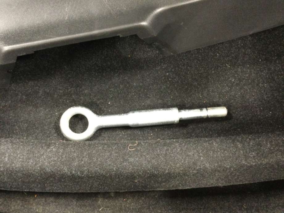 Bagasjerom slepeøye/tauekrok til Volvo V40, 2012-2019  (VOLVO|)