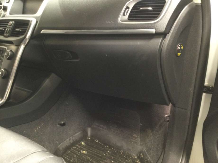 Hanskerom til Volvo V40, 2012-2019  (VOLVO|)