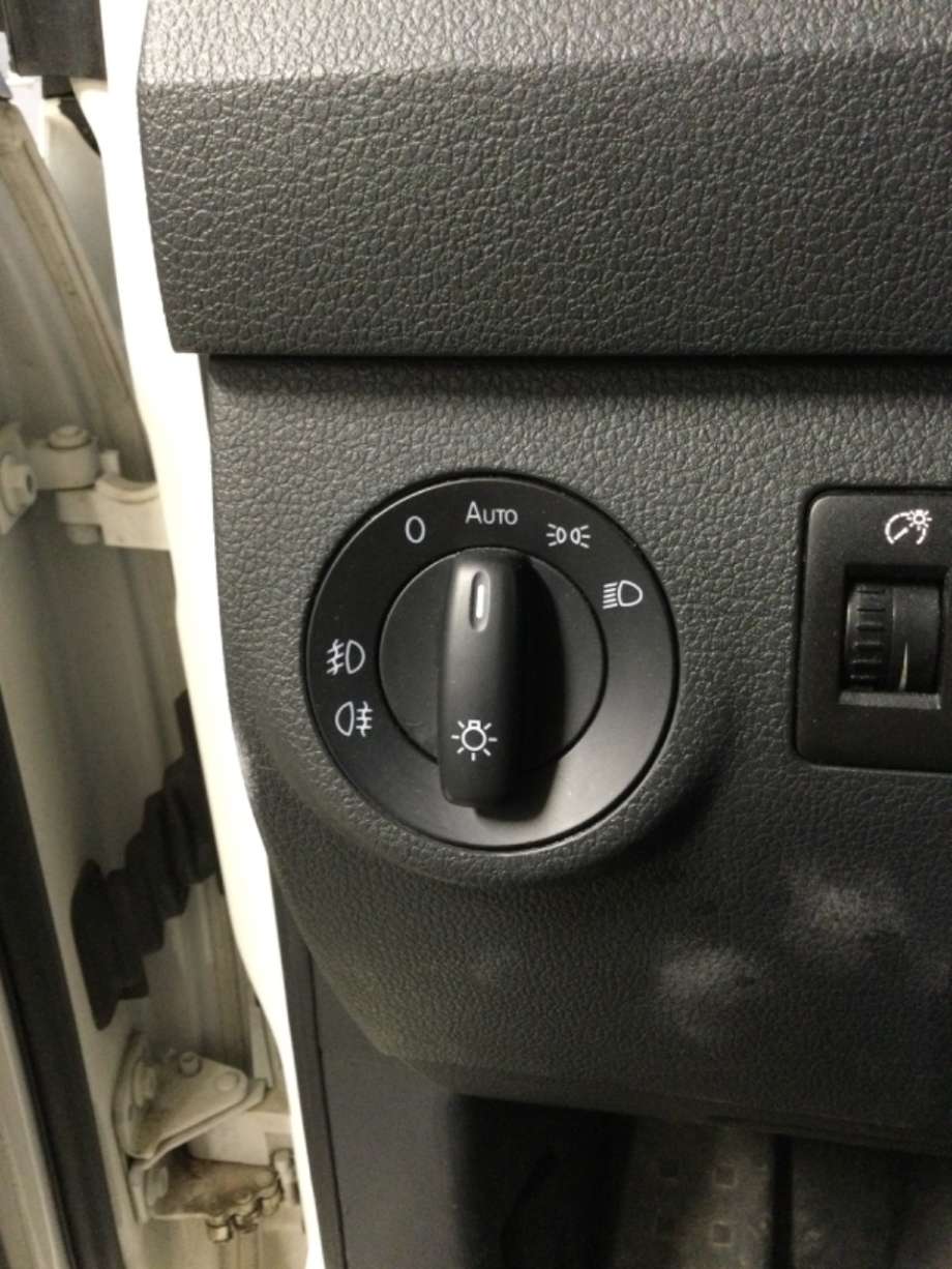 Bryter lys til VW Caddy, 2015-2020 (Type III, Fase 3)  (VOLKSWAGEN|)