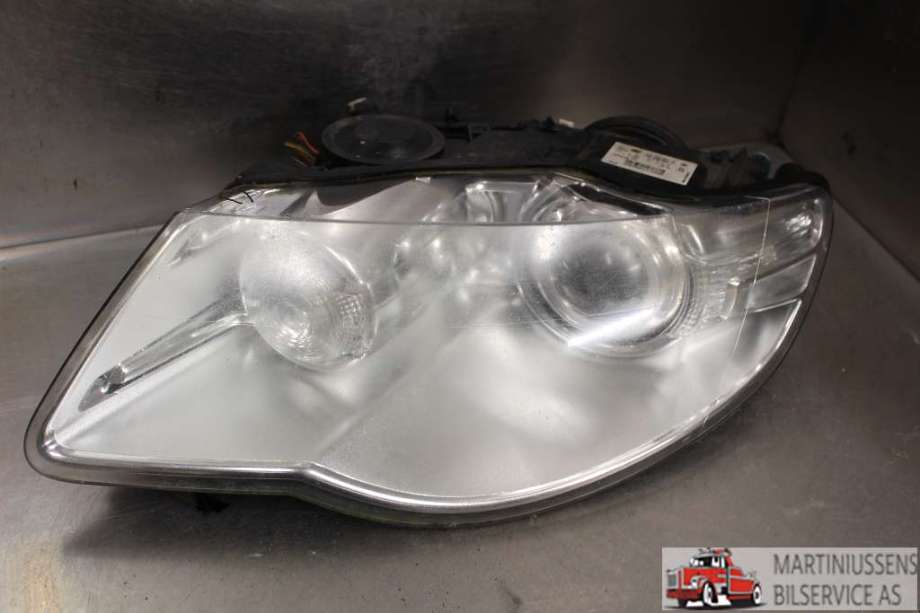 Frontlykt venstre halogen til VW Touareg, 2007-2010 (Type I, Fase 2)  (VOLKSWAGEN|)