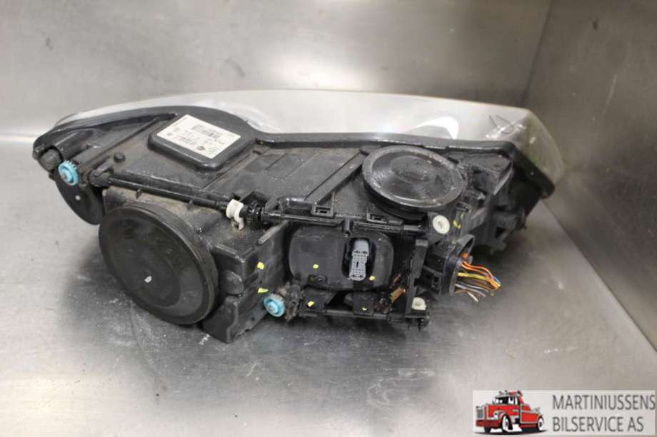 Frontlykt venstre halogen til VW Touareg 2007-2010 (Type I, Fase 2)  (VOLKSWAGEN||7L6 941 031 C)