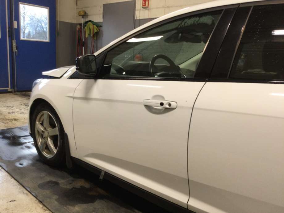 Dør venstre foran til Ford Focus, 2011-2014 (Type III, Fase 1)  (FORD|)