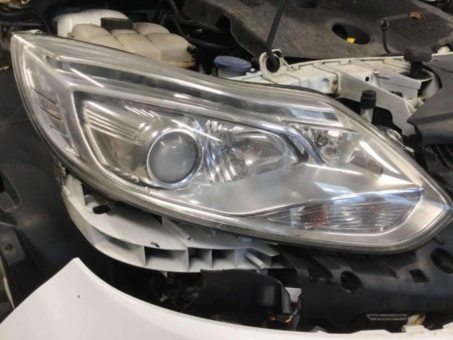 Frontlykt venstre xenon til Ford Focus, 2011-2014 (Type III, Fase 1)  (FORD|)
