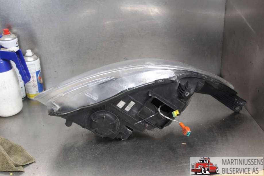 Frontlykt venstre xenon til Ford Focus 2011-2014 (Type III, Fase 1)  (FORD||BM51-13D155-AG)
