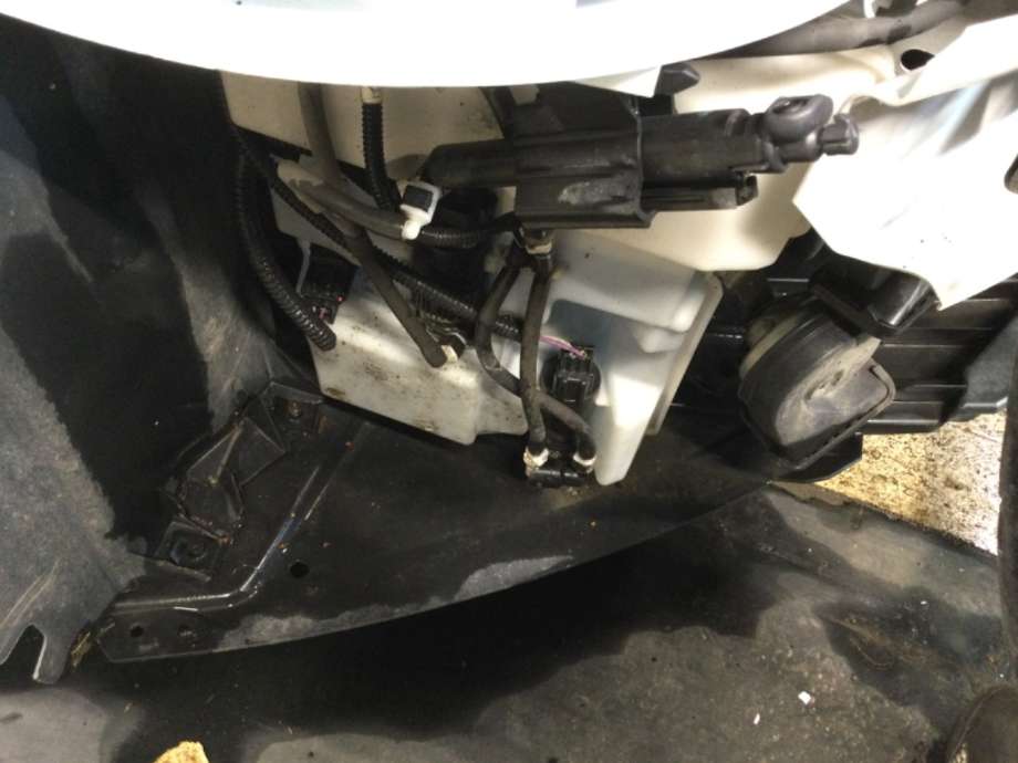 Spylertank til Ford Focus, 2011-2014 (Type III, Fase 1)  (FORD|)