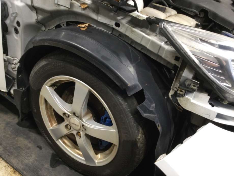 Skjerm locari høyre foran til Ford Focus, 2011-2014 (Type III, Fase 1)  (FORD|)