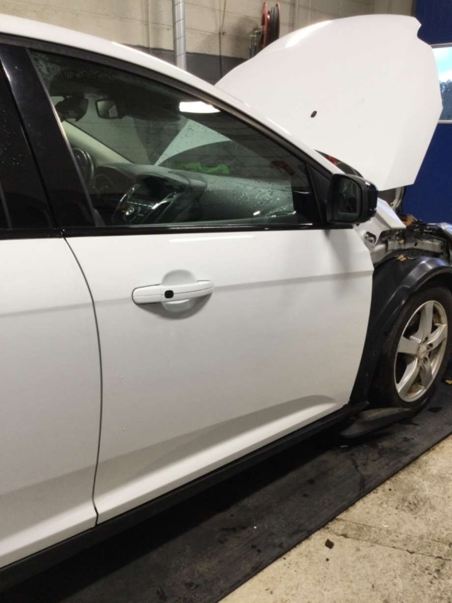 Dør høyre foran til Ford Focus, 2011-2014 (Type III, Fase 1)  (FORD|)