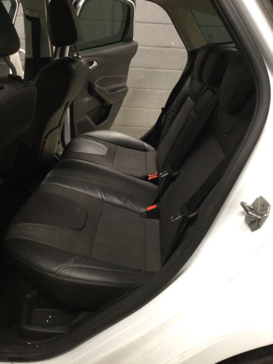 Sete bak til Ford Focus 2011-2014 (Type III, Fase 1)  (FORD|)