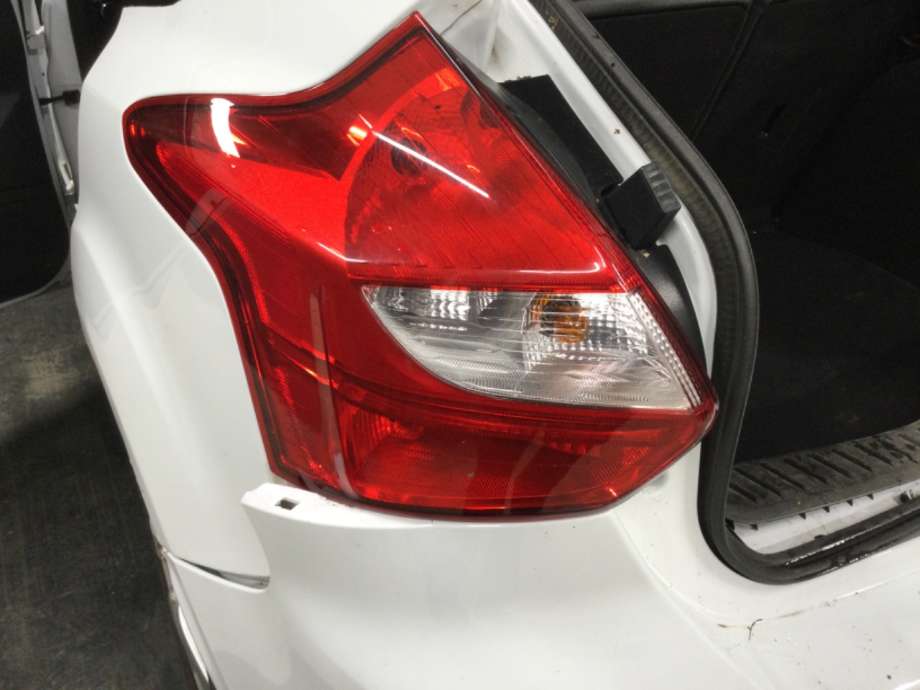 Baklykt venstre til Ford Focus, 2011-2014 (Type III, Fase 1)  (FORD|)