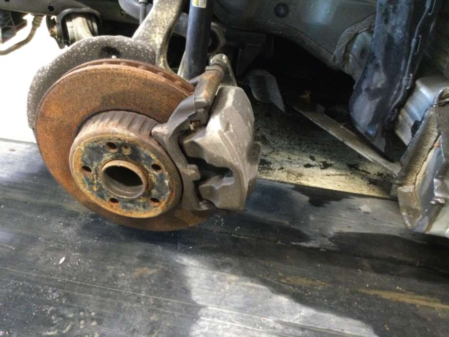 Bremsecaliper venstre foran til Mercedes E-Klasse, 2016-2023 (W213) (W213) (MERCEDES|)
