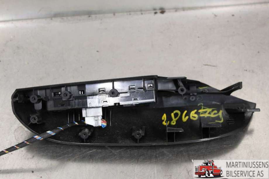 Bryter ruteheis til BMW X3 2010-2017 (F25) (F25) (BMW||9208109-02)