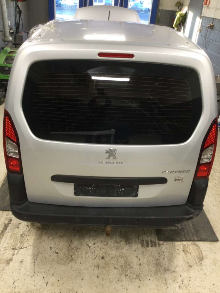 Bakluke til Peugeot Partner 2015-2019 (Type II, Fase 2)  (PEUGEOT|)