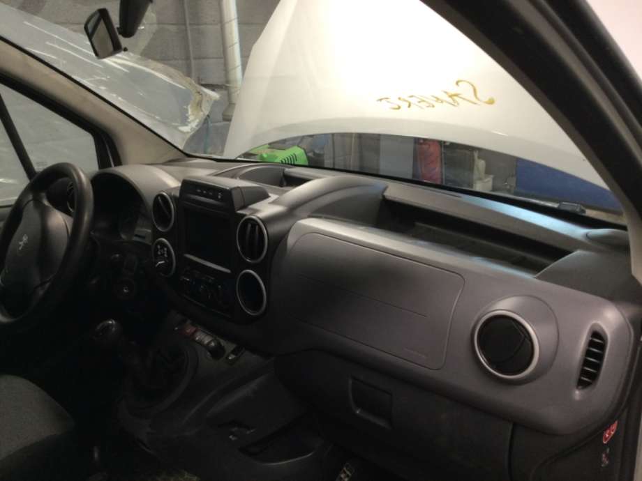 Dashbord til Peugeot Partner, 2015-2019 (Type II, Fase 2)  (PEUGEOT|)