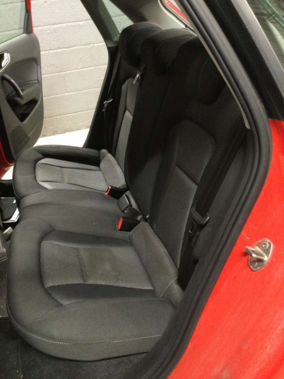 Sete bak til Audi A1, 2010-2014 (Type I, Fase 1)  (AUDI|)