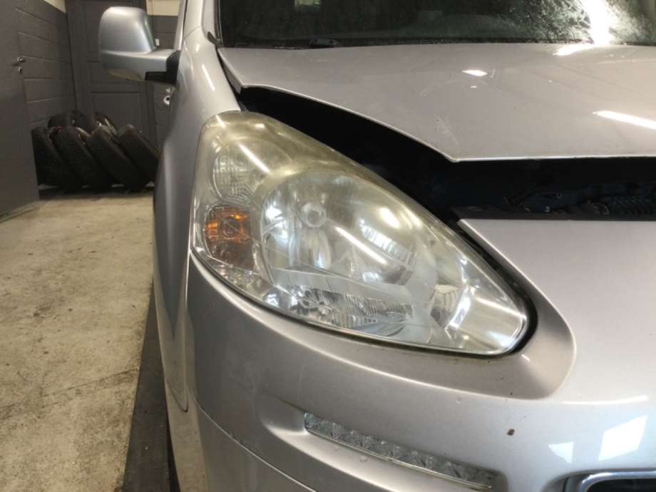 Frontlykt høyre halogen til Peugeot Partner, 2008-2015 (Type II, Fase 1)  (PEUGEOT|)