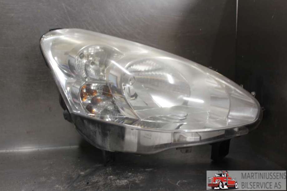 Frontlykt høyre halogen til Peugeot Partner 2008-2015 (Type II, Fase 1)  (PEUGEOT||9677202380)