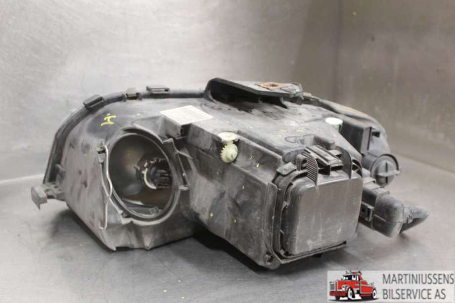Frontlykt høyre halogen til Audi A3 2003-2008 (Type II, Fase 1)  (AUDI||8P0 941 004K)