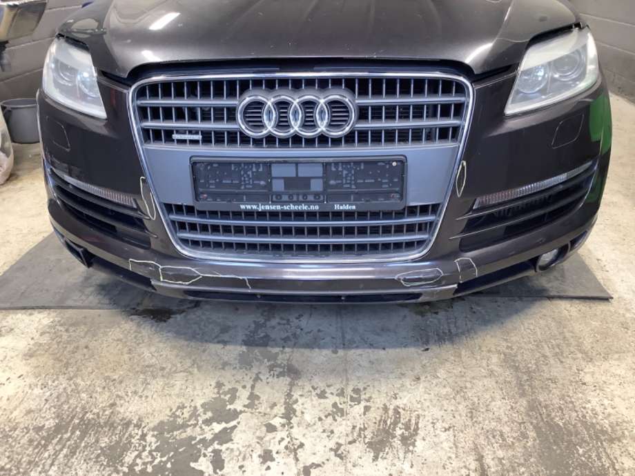 Støtfanger foran til Audi Q7, 2006-2010 (Type I, Fase 1)  (AUDI|)
