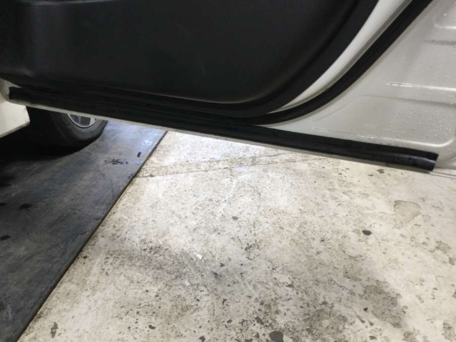Dør høyre foran til Nissan Leaf 2018-->> (Type II)  (NISSAN|)