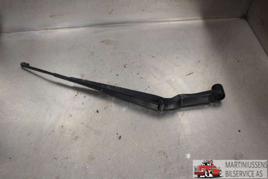 Viskerarmer frontrute til Nissan Qashqai, 2014-2021 (Type II)  (NISSAN|)