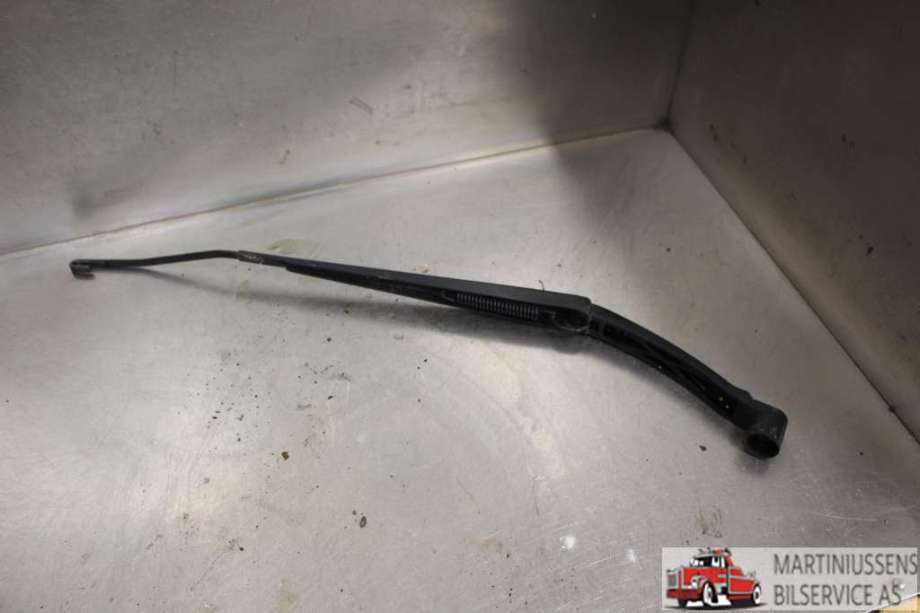 Viskerarmer frontrute til Nissan Qashqai, 2014-2021 (Type II)  (NISSAN|)