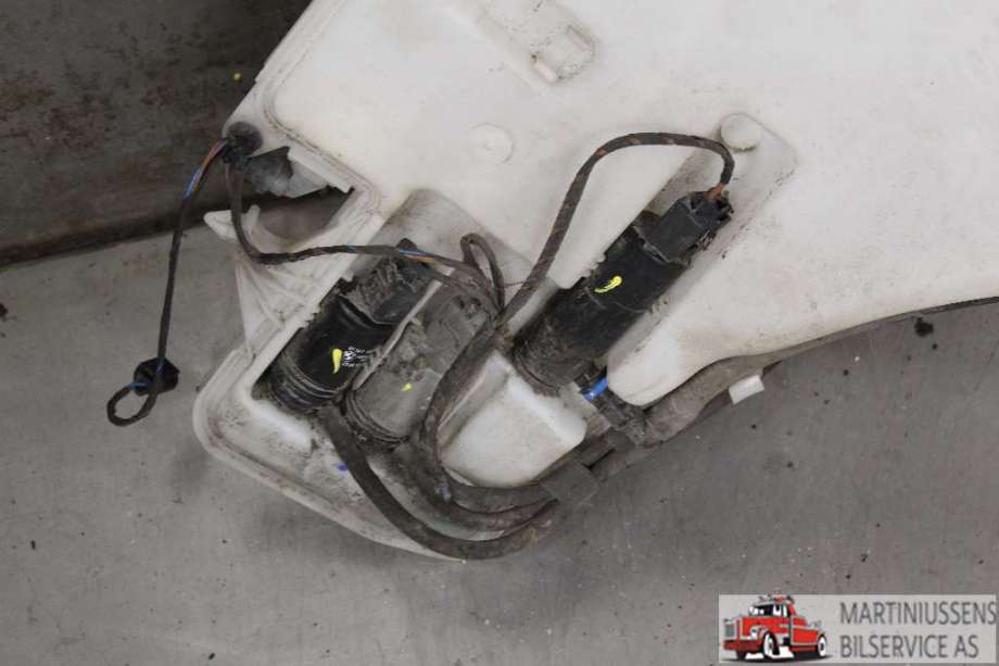 Spylertank til BMW 3-Serie 2005-2011 (E90/E91/E92/E93) (E90/E91/E92/E93) (BMW|61 66 7 238 666|)