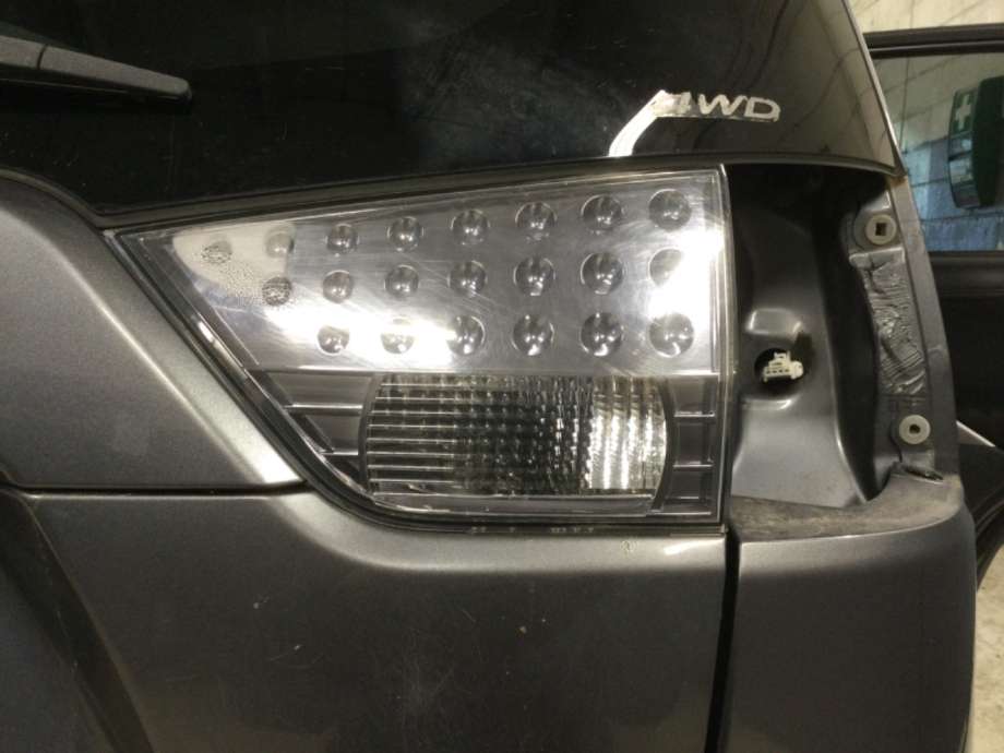 Baklykt høyre indre til Mitsubishi Outlander, 2010-2012 (Type II, Fase 2)  (MITSUBISHI|)