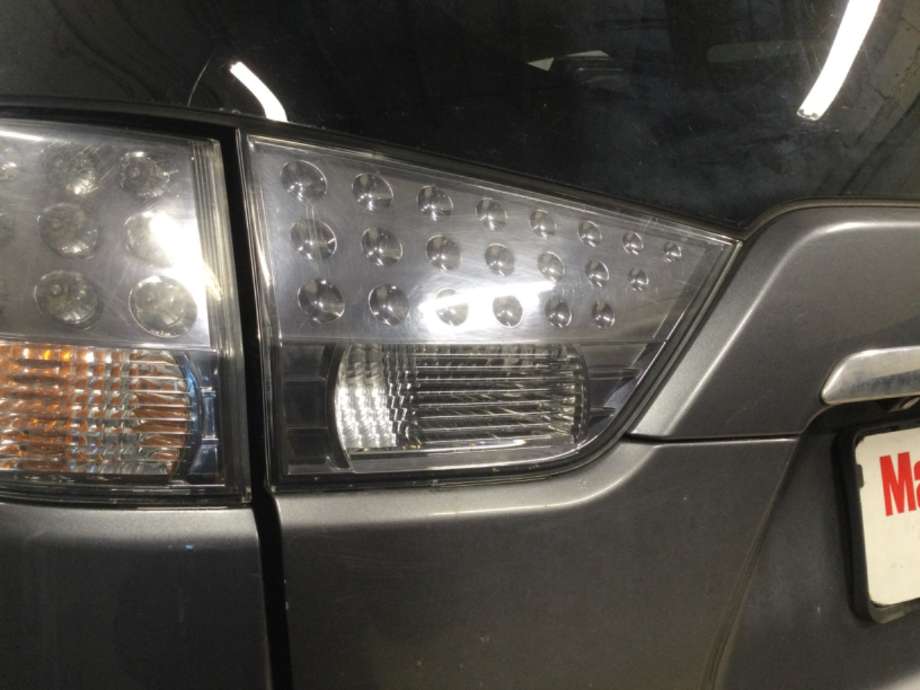 Baklykt venstre indre til Mitsubishi Outlander, 2010-2012 (Type II, Fase 2)  (MITSUBISHI|)