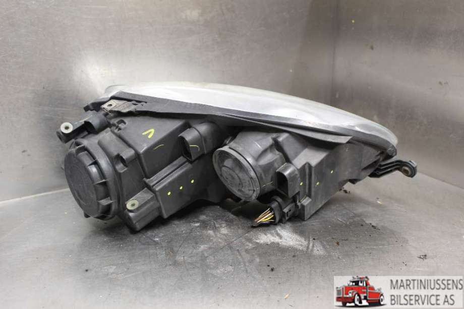 Frontlykt venstre halogen til VW Golf V, Combi 2003-2008  (VOLKSWAGEN||1K6 941 005 P)