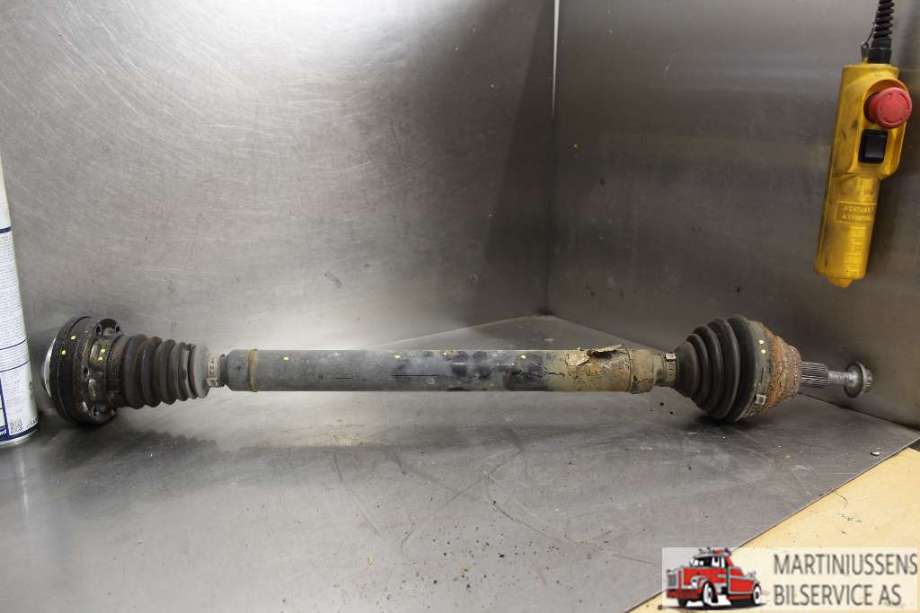 Drivaksel høyre foran til VW Golf V, Combi, 2003-2008  (VOLKSWAGEN|)