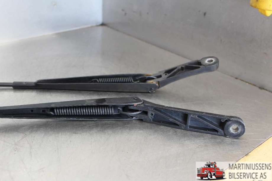 Viskerarmer frontrute til VW Golf V, Combi 2003-2008  (VOLKSWAGEN|)