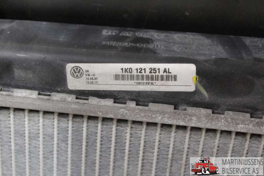 Radiator (manuell gir) til VW Golf V, Combi 2003-2008  (VOLKSWAGEN||1K0 121 251 AL)