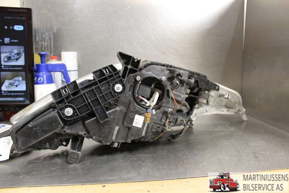 Frontlykt venstre halogen til Nissan Leaf 2011-2017 (Type I) (NISSAN||26060-3NF5A)
