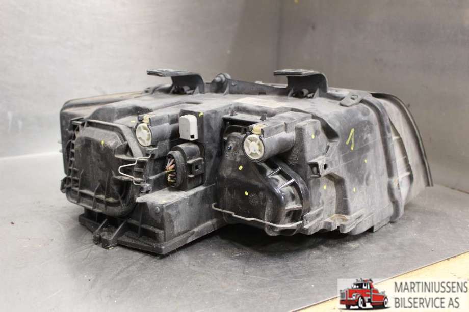 Frontlykt venstre halogen til Audi A4 2001-2004 (Type II) (B6) (B6) (AUDI||8E0 941 029C)
