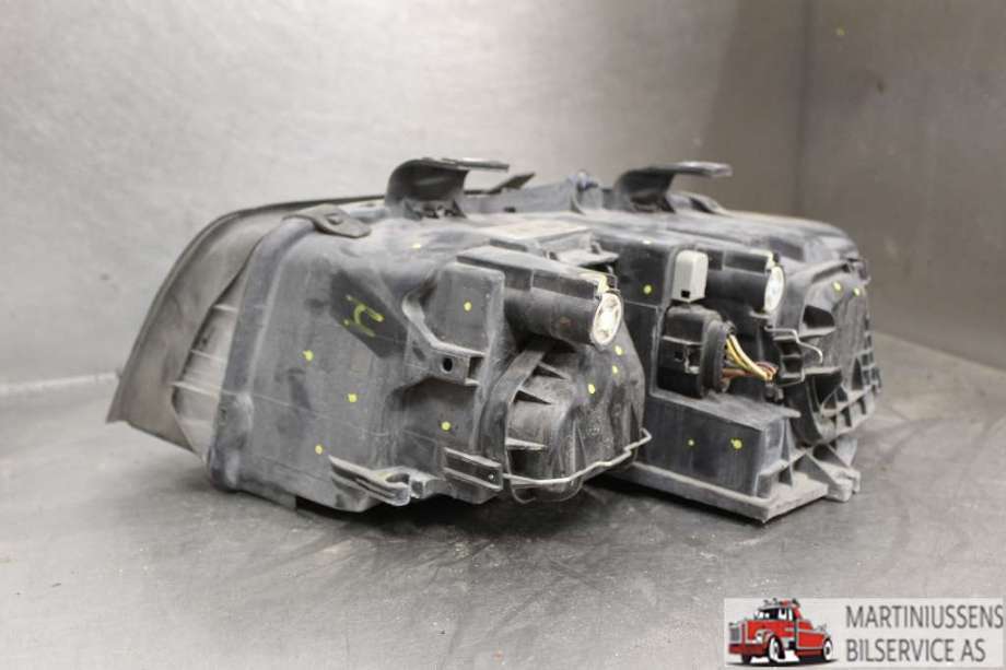 Frontlykt venstre halogen til Audi A4 2001-2004 (Type II) (B6) (B6) (AUDI||8E0 941 029C)