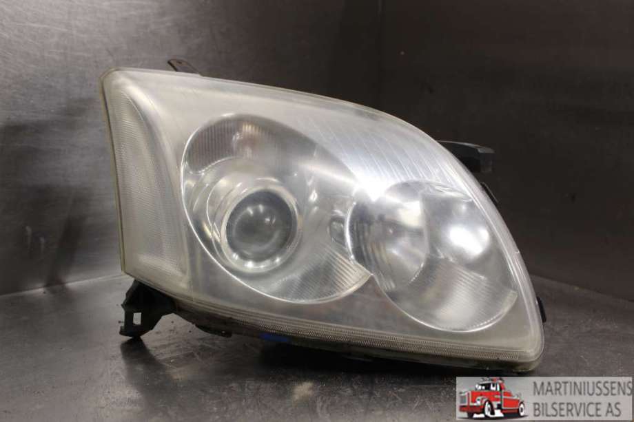 Frontlykt høyre halogen til Toyota Avensis, 2003-2008 (Type II)  (TOYOTA|)