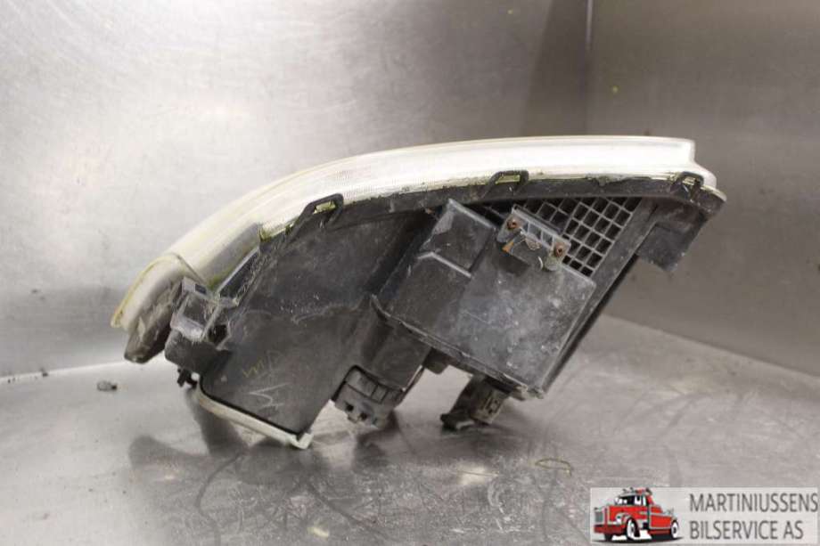 Frontlykt høyre halogen til Toyota Avensis 2003-2008 (Type II) (TOYOTA|)