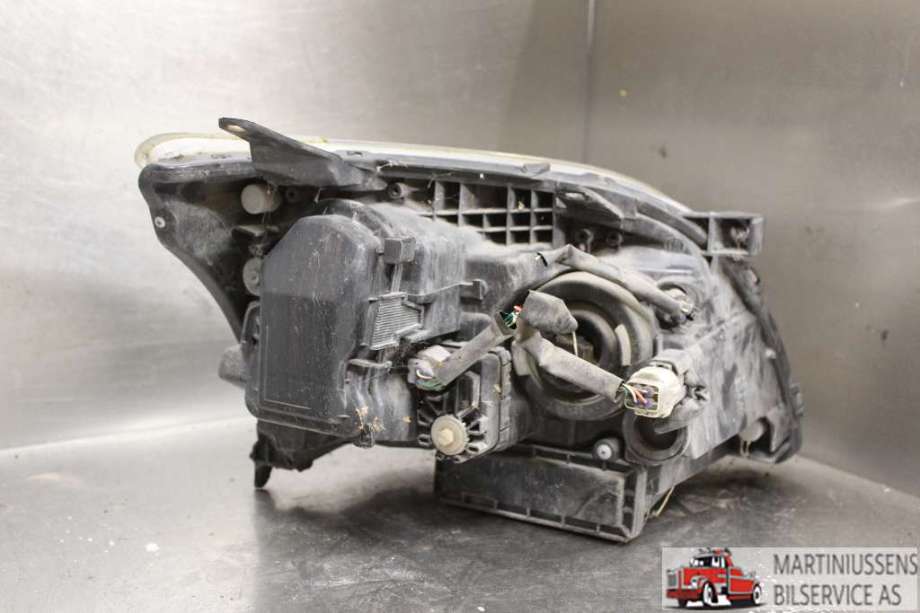 Frontlykt venstre halogen til Toyota Avensis 2003-2008 (Type II)  (TOYOTA|)