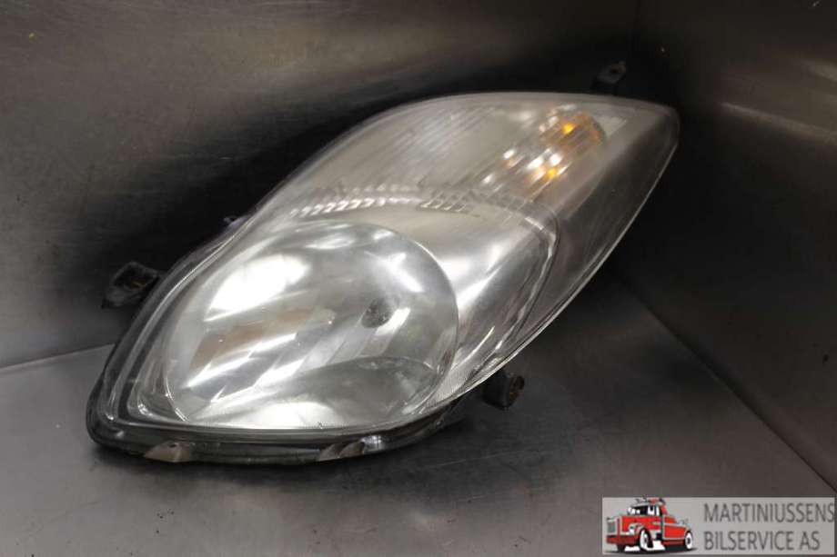 Frontlykt venstre halogen til Toyota Yaris, 2009-2011 (Type II, Fase 2)  (TOYOTA|)