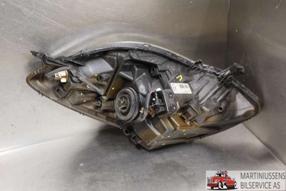 Frontlykt venstre halogen til Toyota Yaris 2009-2011 (Type II, Fase 2) (TOYOTA||89902768)