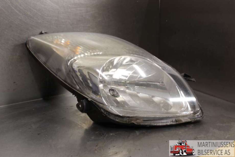 Frontlykt høyre halogen til Toyota Yaris, 2009-2011 (Type II, Fase 2)  (TOYOTA|)