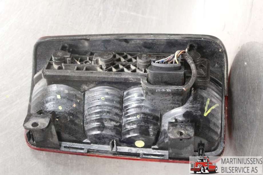 Baklykt venstre til VW Caddy 2010-2015 (Type III, Fase 2)  (VOLKSWAGEN|)
