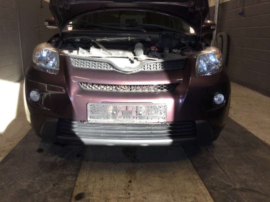 Støtfanger foran til Toyota Urban Cruiser, 2009-2014  (TOYOTA|)