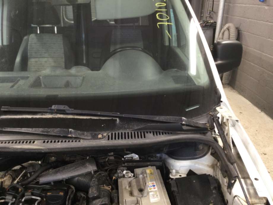 Viskerarmer frontrute til VW Caddy, 2010-2015 (Type III, Fase 2)  (VOLKSWAGEN|)