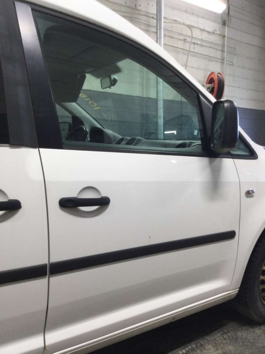 Dør høyre foran til VW Caddy, 2010-2015 (Type III, Fase 2)  (VOLKSWAGEN|)