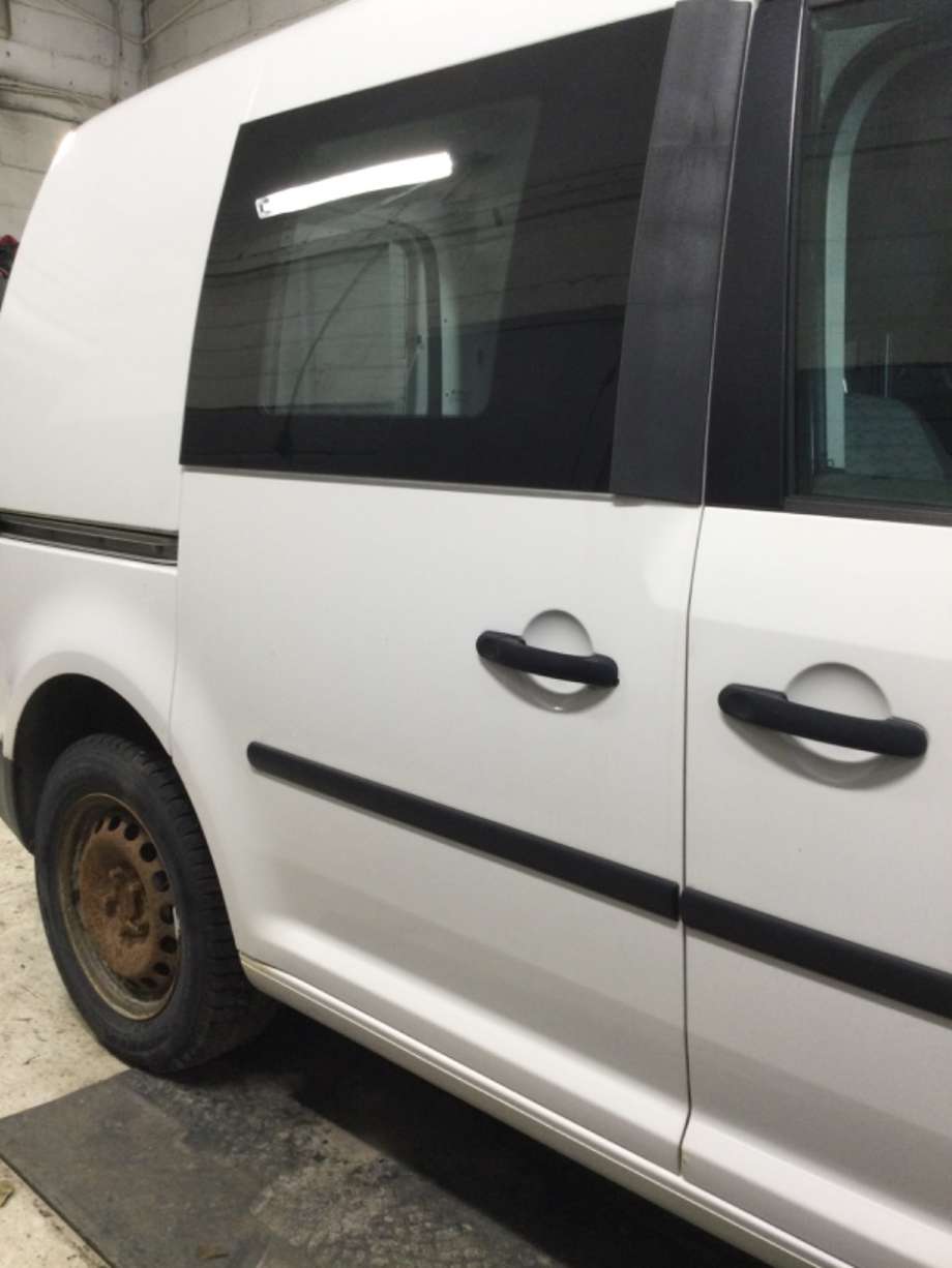 Dør høyre skyvedør til VW Caddy, 2010-2015 (Type III, Fase 2)  (VOLKSWAGEN|)